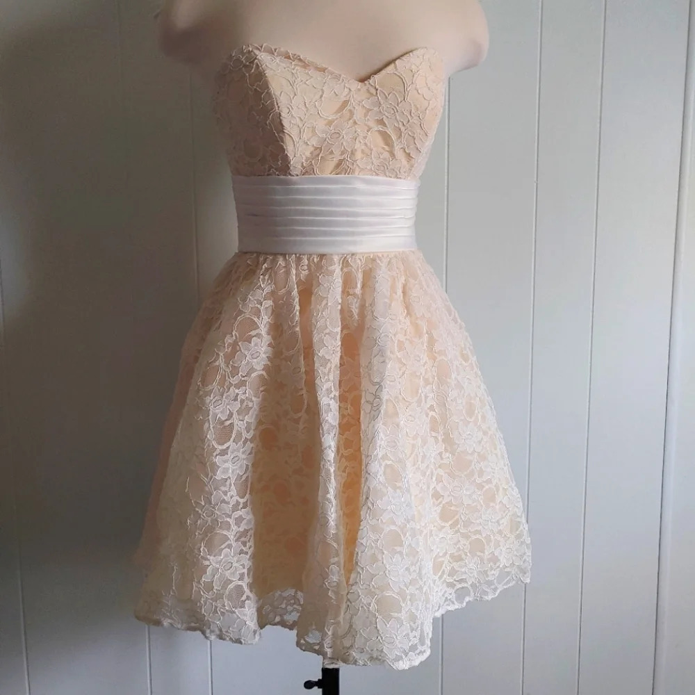 Mori Lee Madeline Gardner Lace Bridesmaid Prom Dress Strapless Women Sz 4.